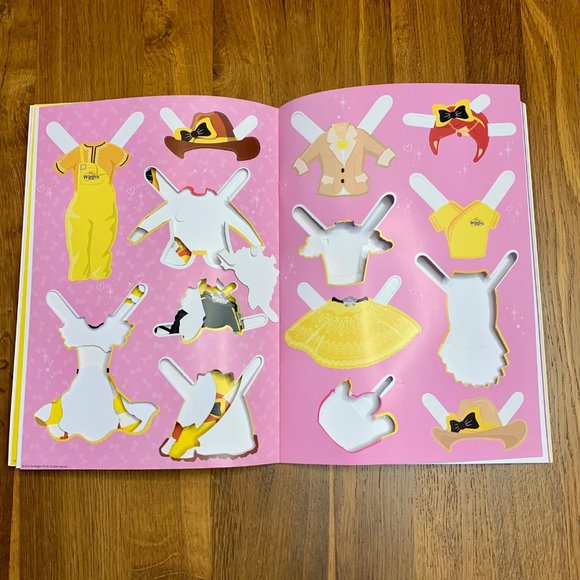 EMMA WIGGLE The Wiggles Dress Up Emma Paper Doll & Clothing Wardrobe Dressups - Picture 7 of 11